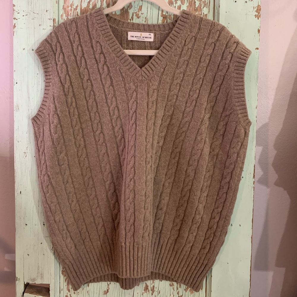 Men’s The House of Bruar lambswool brown cable knit sweater vest